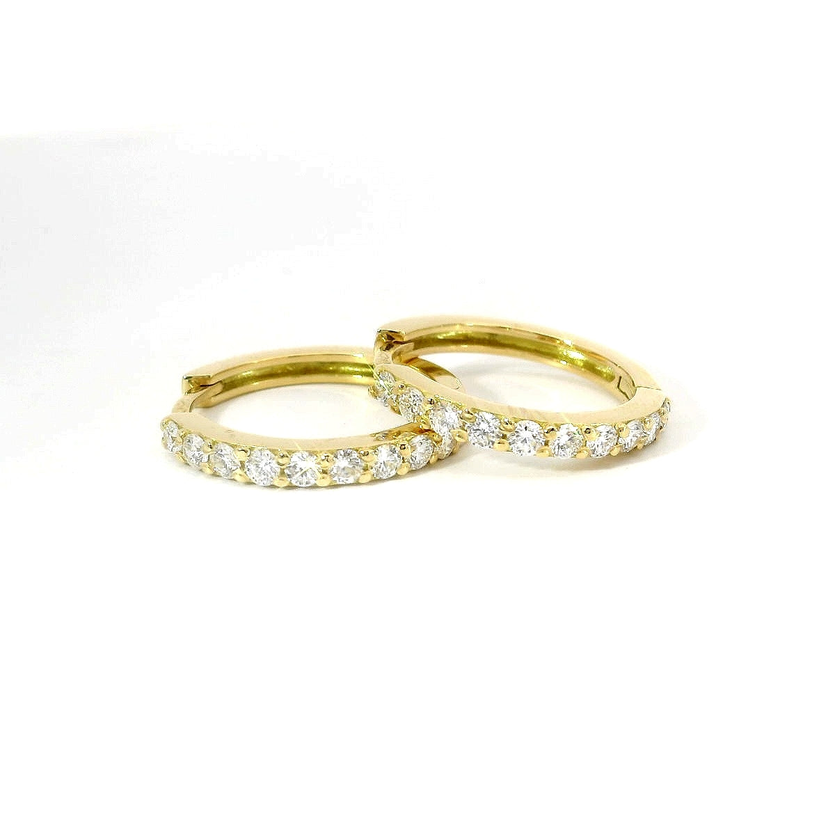 Yellow gold hoop earrings with brilliant-cut diamonds, 1.17 carats.