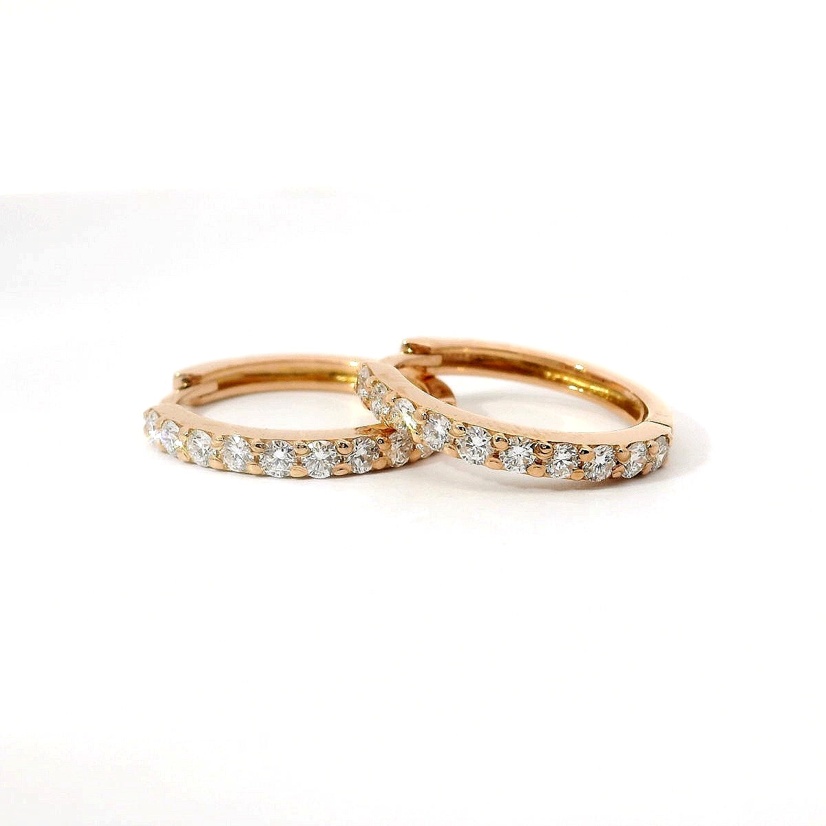 Orecchini a cerchio in oro rosa e diamanti lab-grown taglio brillante, 0,75 carati.