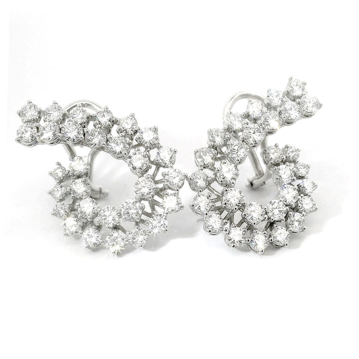 Orecchini a goccia in oro bianco e diamanti lab-grown taglio brillante, 5,13 carati.