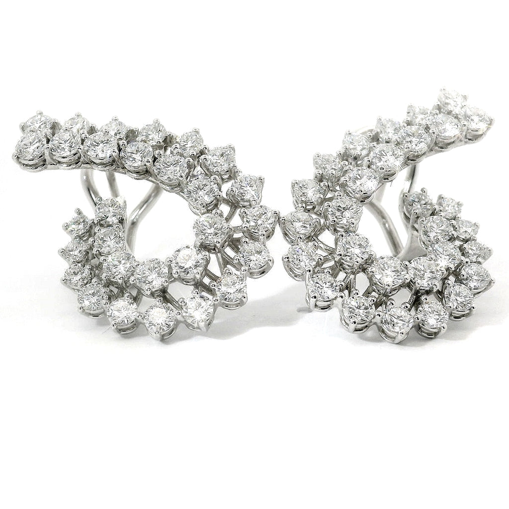 Drop earrings in white gold and brilliant-cut lab-grown diamonds, 5.13 carats.
