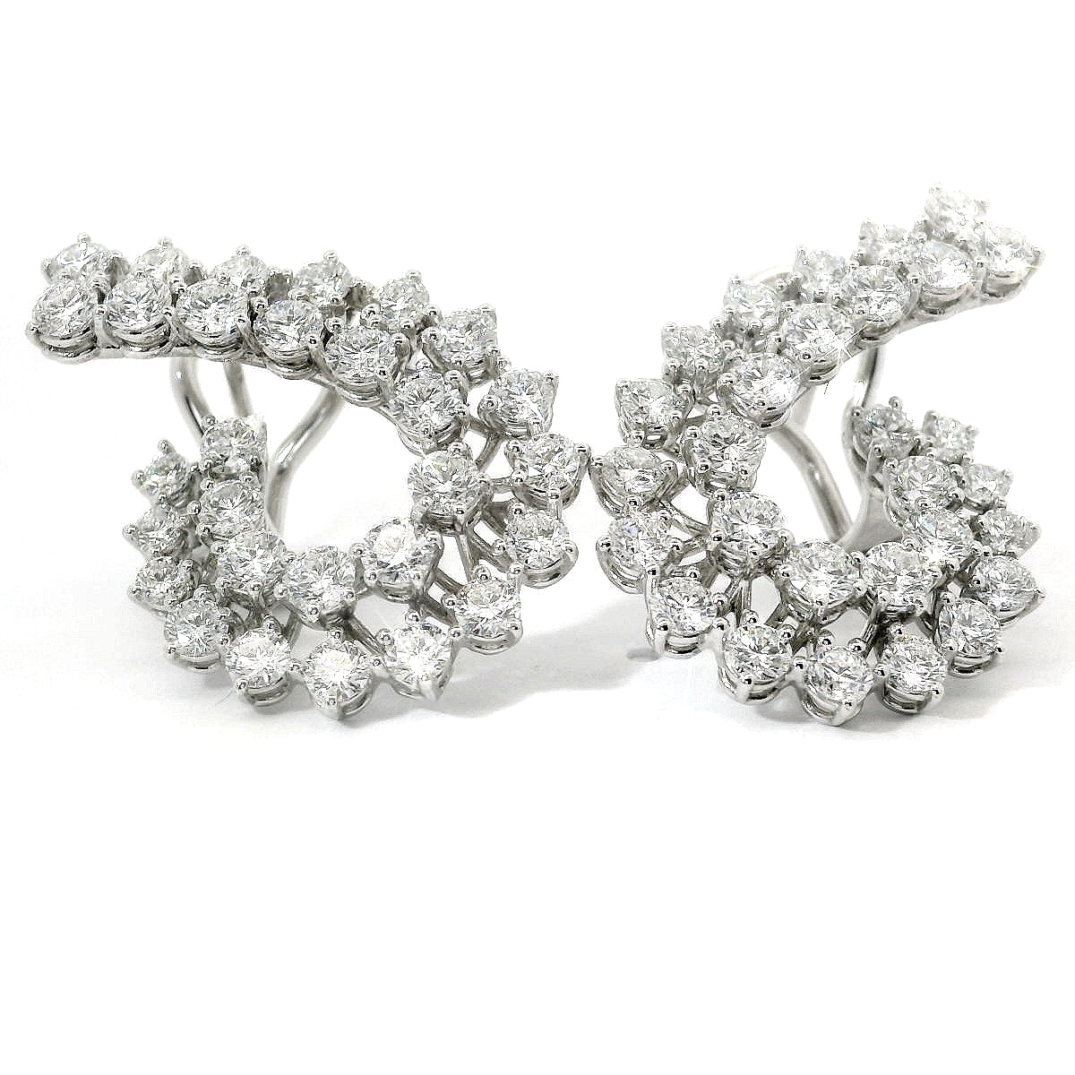 Orecchini a goccia in oro bianco e diamanti lab-grown taglio brillante, 5,13 carati.