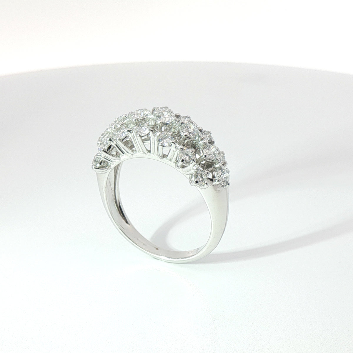 Anello a Fascia in oro bianco con Diamanti Lab-Grown taglio brillante, 1,54 carati.
