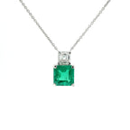 Girocollo in oro bianco con smeraldo lab-grown e diamante lab-grown taglio asscher.