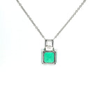 Girocollo in oro bianco con smeraldo lab-grown e diamante lab-grown taglio asscher.