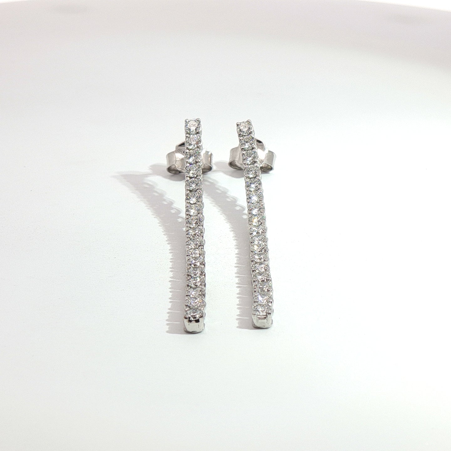 Orecchini tennis in oro bianco con diamanti Lab-Grown taglio brillante, 1,02 carati.
