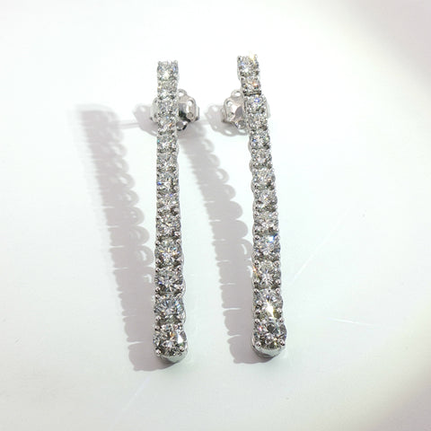 Orecchini tennis in oro bianco con diamanti Lab-Grown taglio brillante, 3,04 carati.