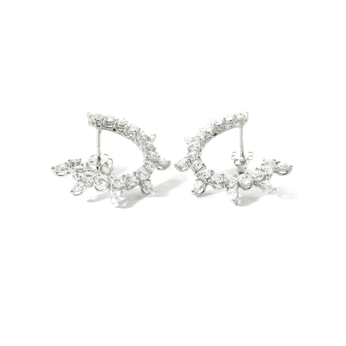 Open hoop earrings in white gold with brilliant-cut and pear-cut lab-grown diamonds, 4.72 carats.