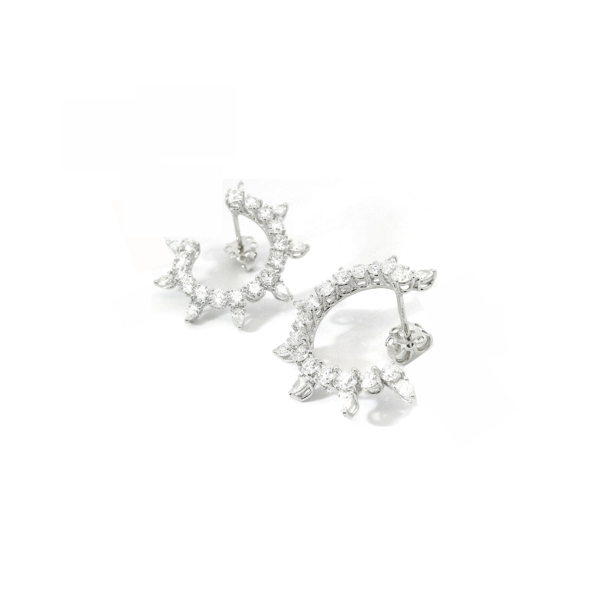 Open hoop earrings in white gold with brilliant-cut and pear-cut lab-grown diamonds, 4.72 carats.