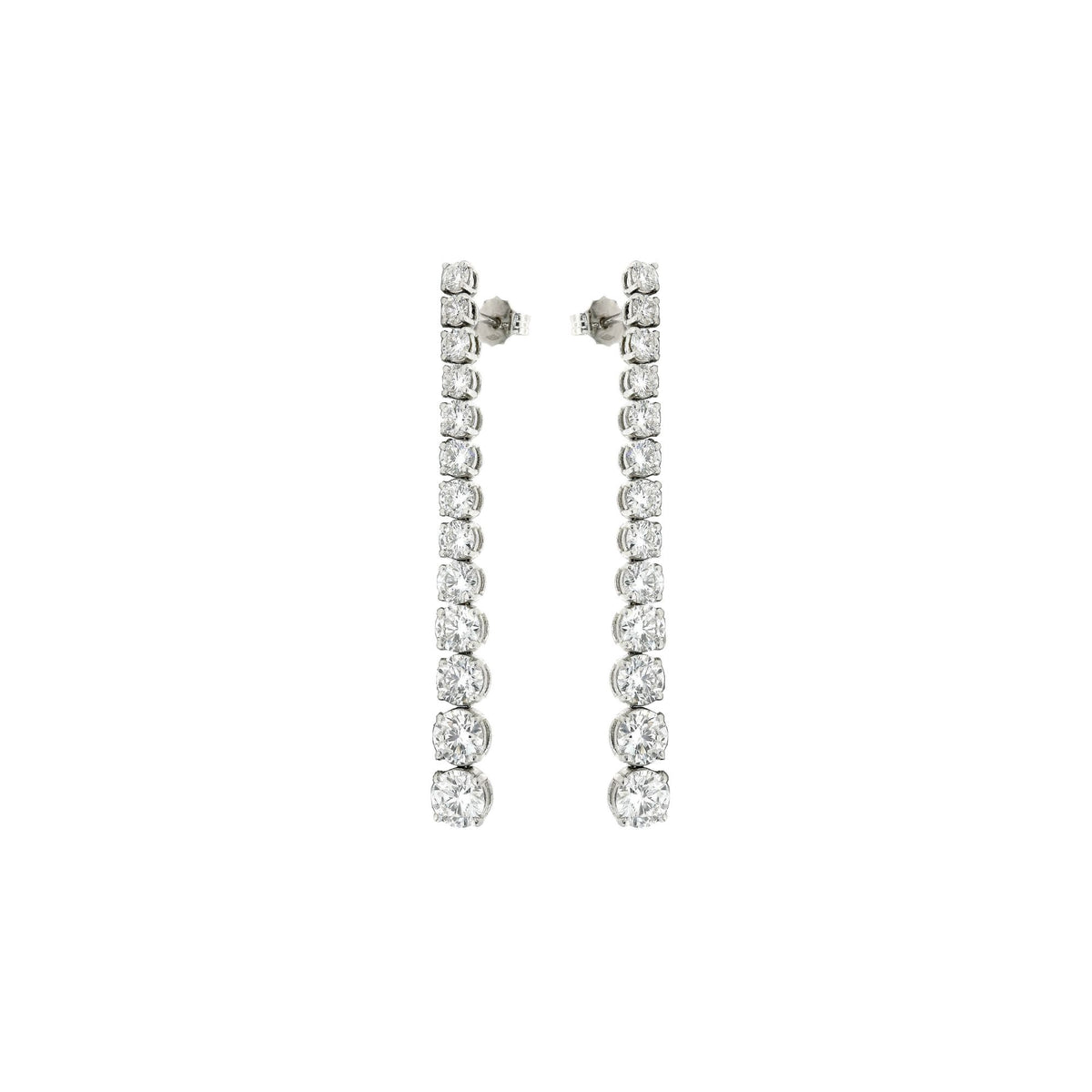 Orecchini Tennis a gradazione in oro bianco con diamanti lab-grown taglio brillante, 7,96 carati.