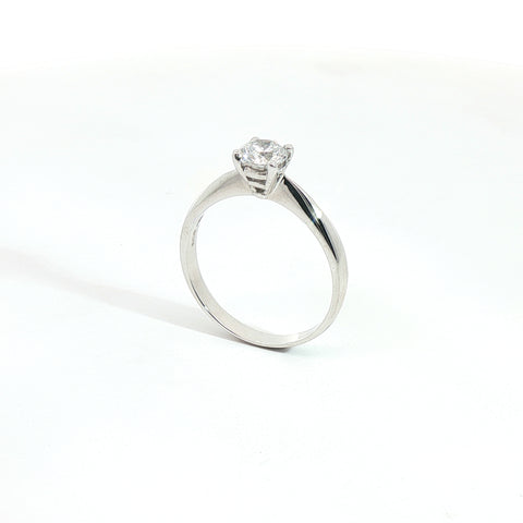 Solitario in oro bianco con diamante Lab-Grown taglio brillante, 0,52 carati.