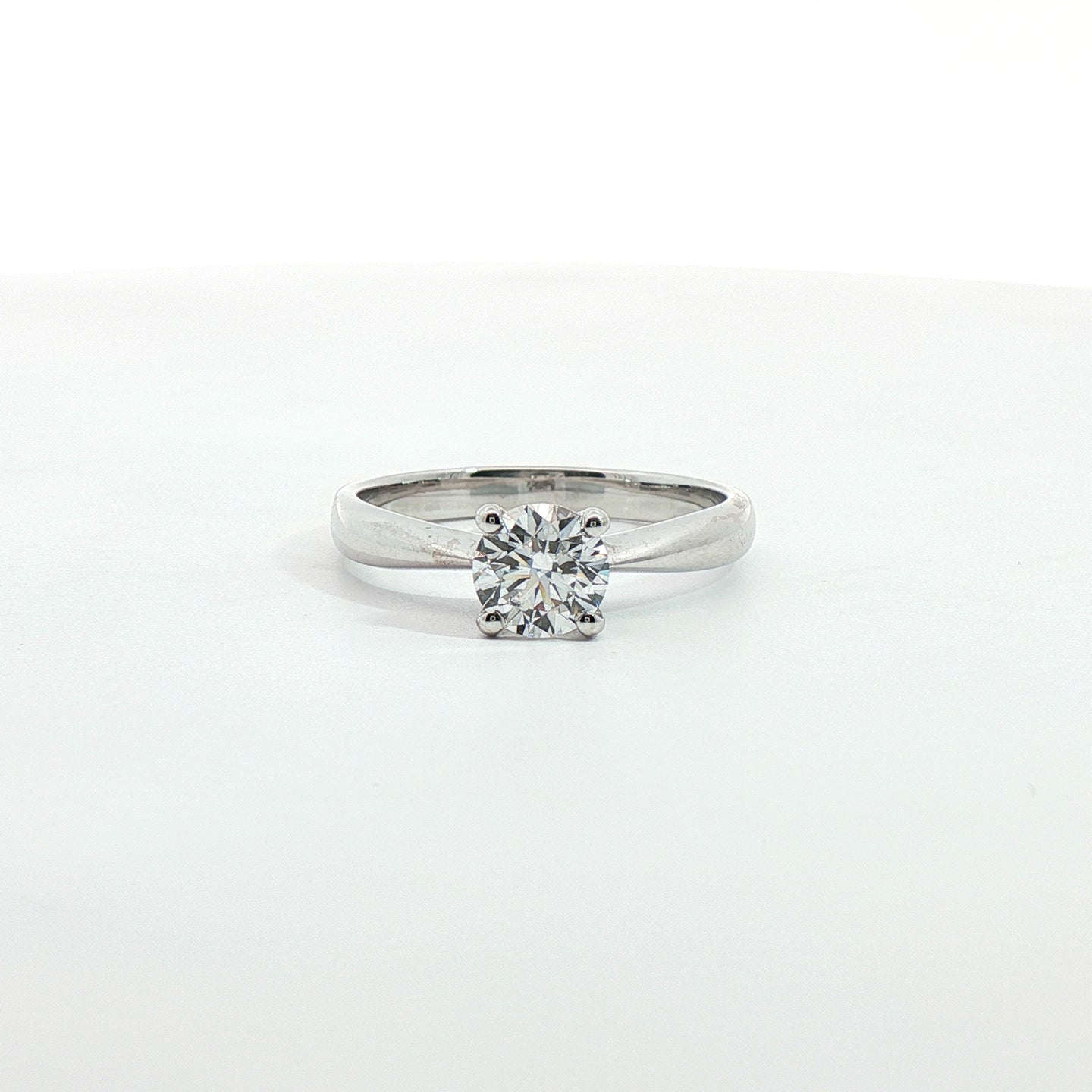 Solitario in oro bianco con diamante Lab-Grown taglio brillante, 0,73 carati.