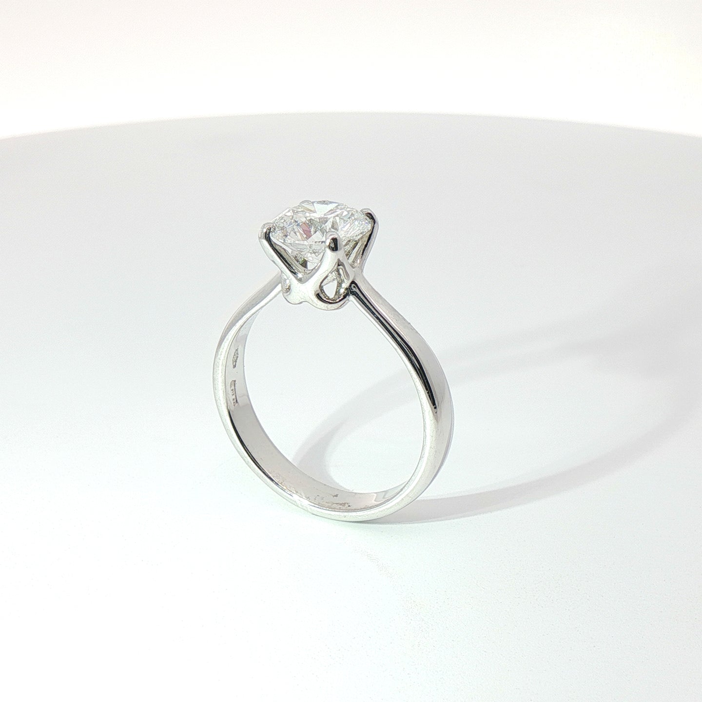 Solitario in oro bianco con diamante Lab-Grown taglio brillante, 1,70 carati.