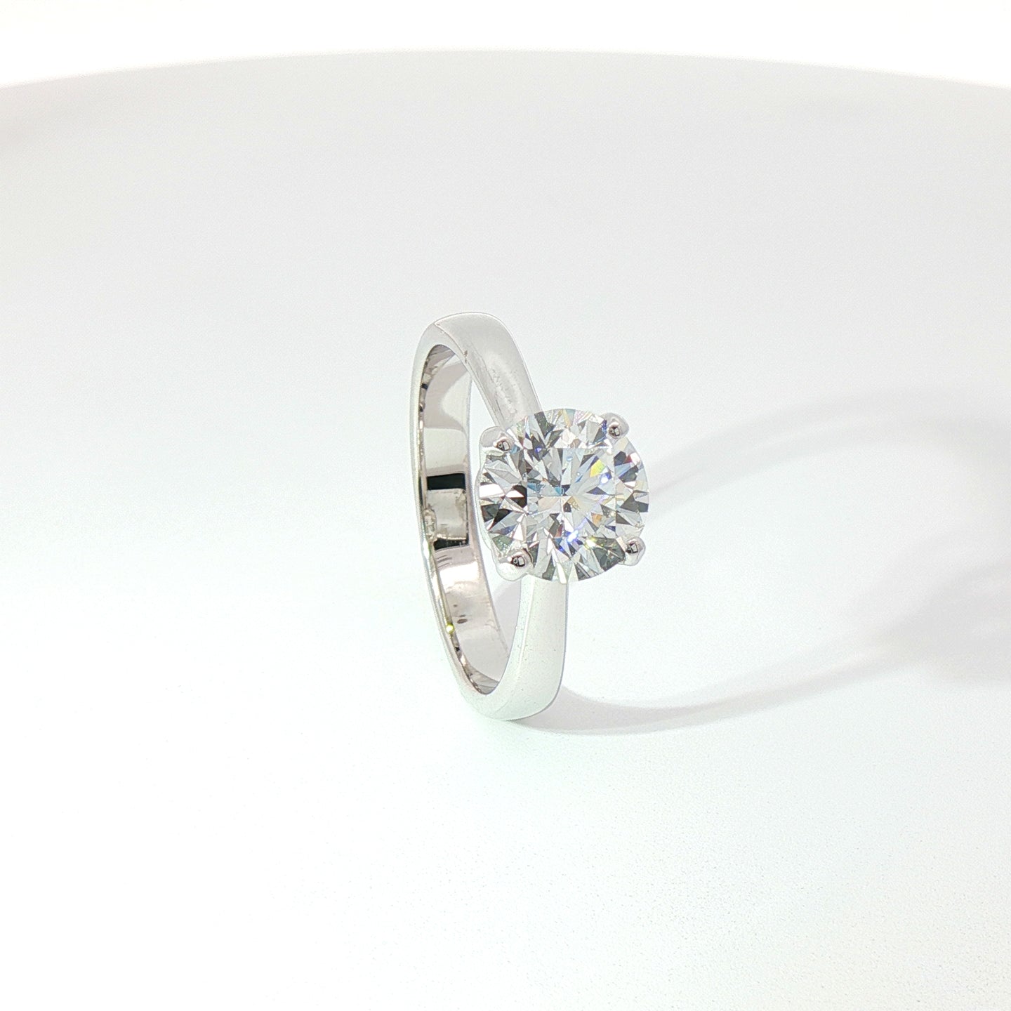 Solitario in oro bianco con diamante Lab-Grown taglio brillante, 1,70 carati.