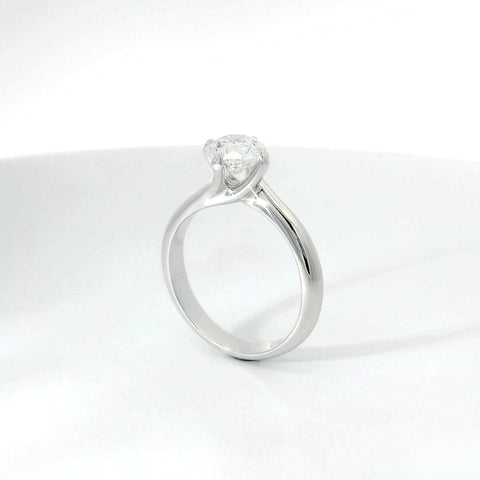 Solitario in oro bianco con diamante lab-grown taglio brillante, 1,08 carati.