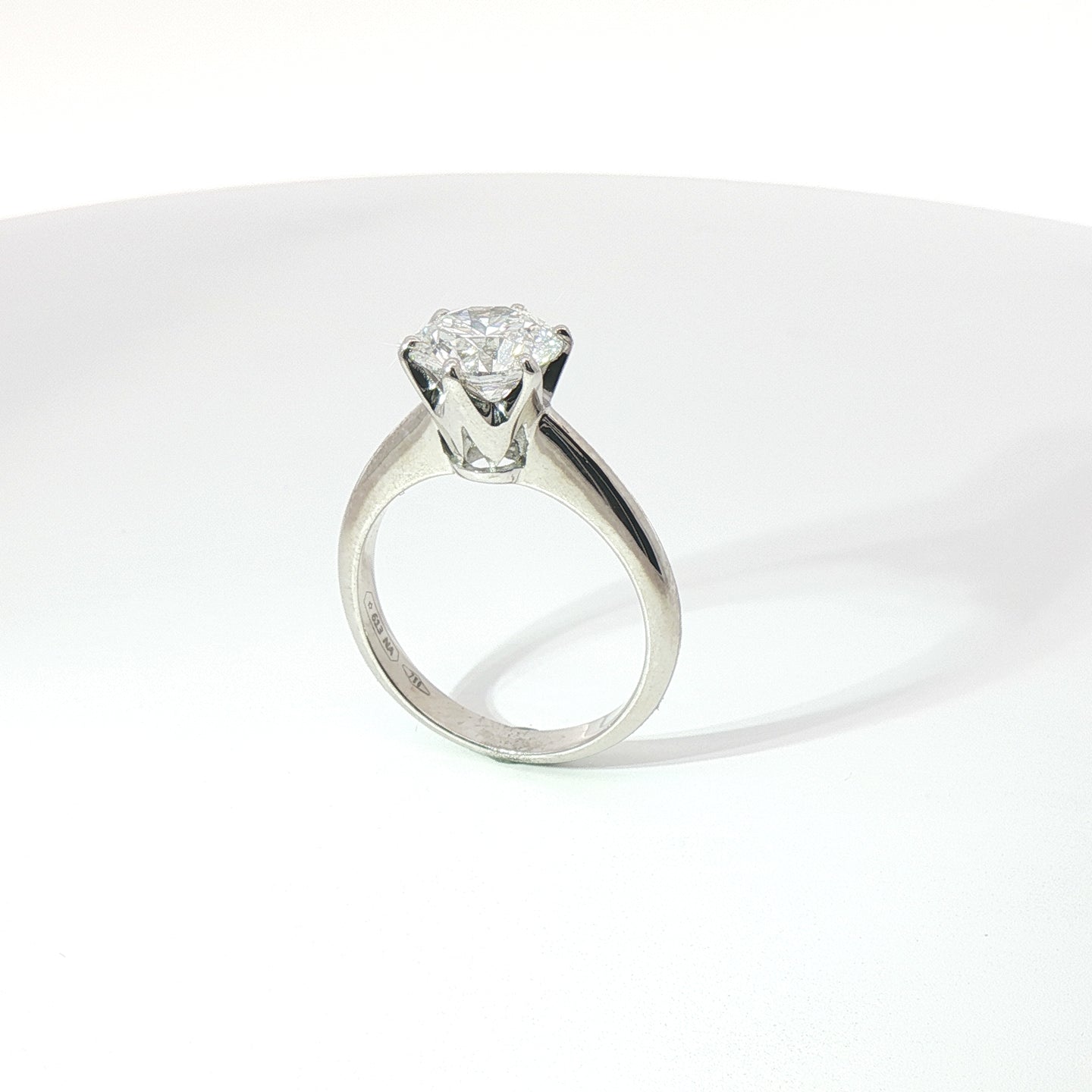 Solitario in oro bianco con diamante Lab-Grown taglio brillante, 2,15 carati.