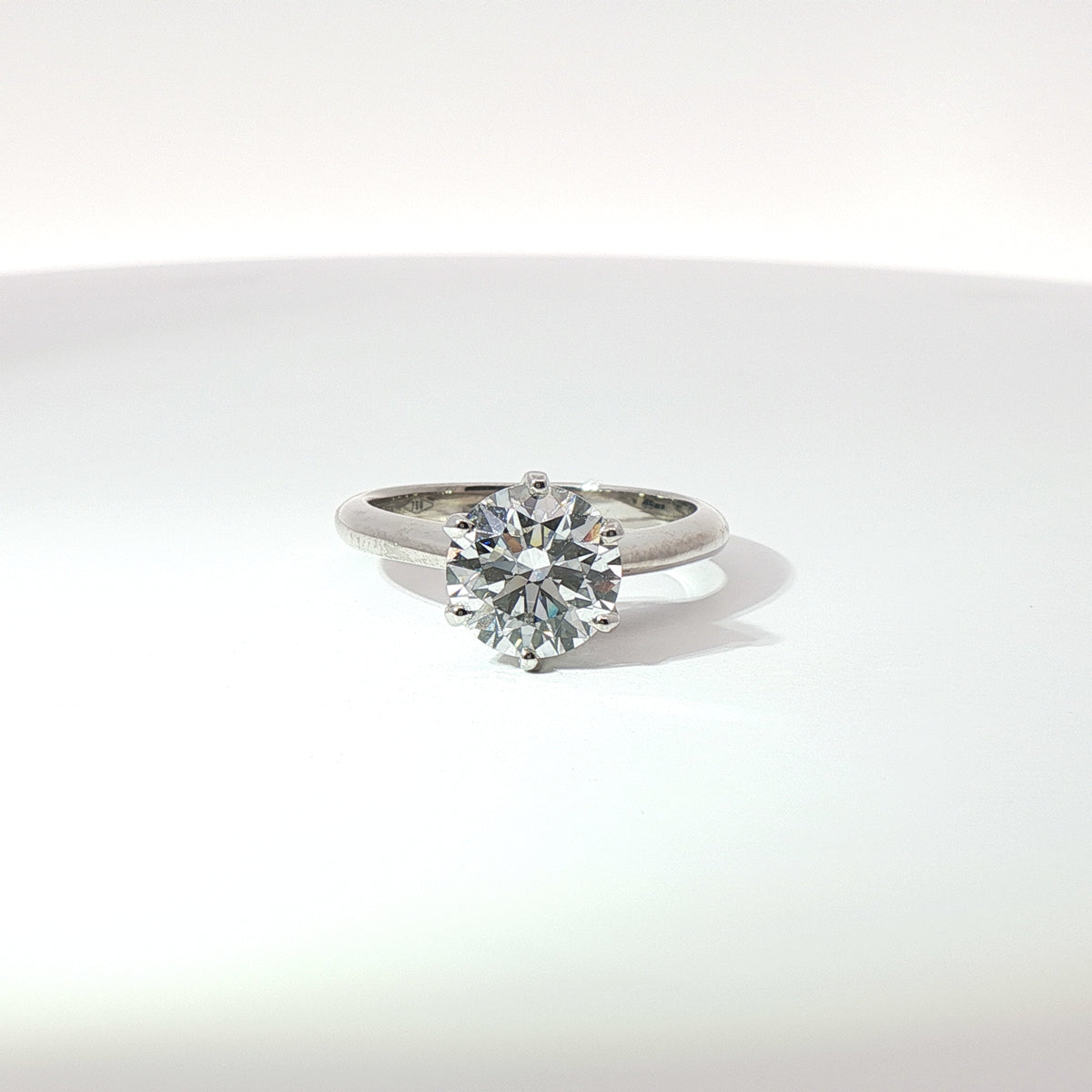 Solitario in oro bianco con diamante Lab-Grown taglio brillante, 2,15 carati.