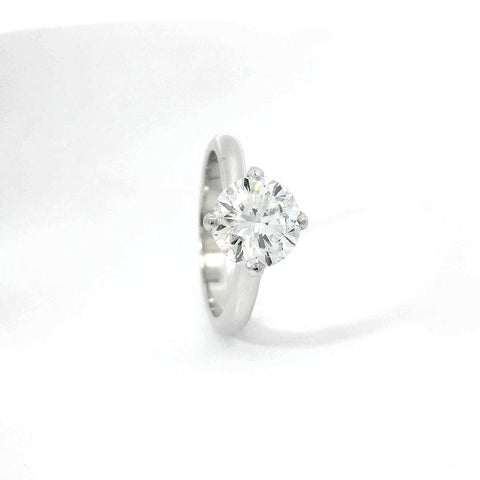 Solitario in oro bianco con diamante lab-grown taglio brillante, 2,02 carati.