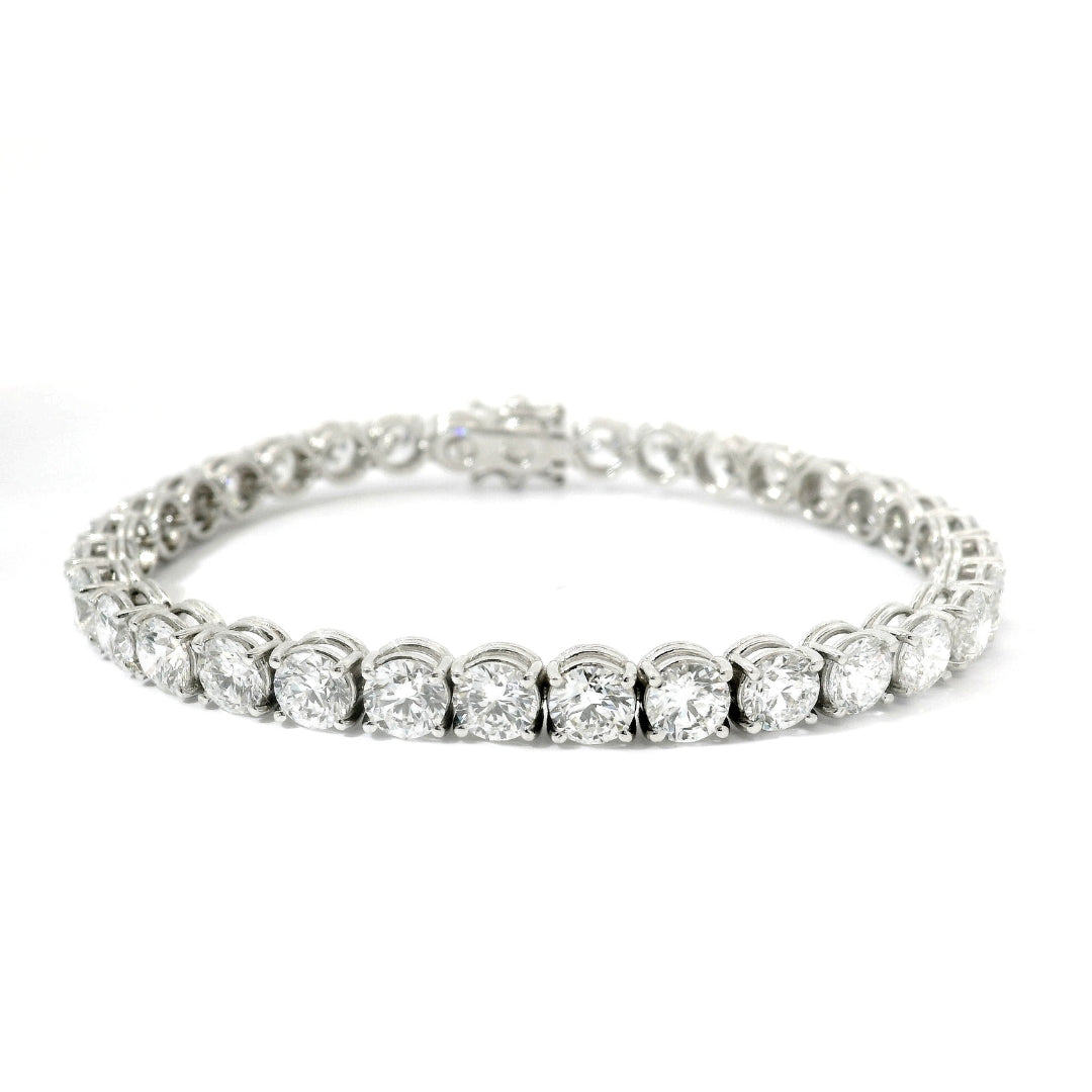 Bracciale tennis a filo in oro bianco e diamanti lab-grown taglio brillante, 16,58 carati.