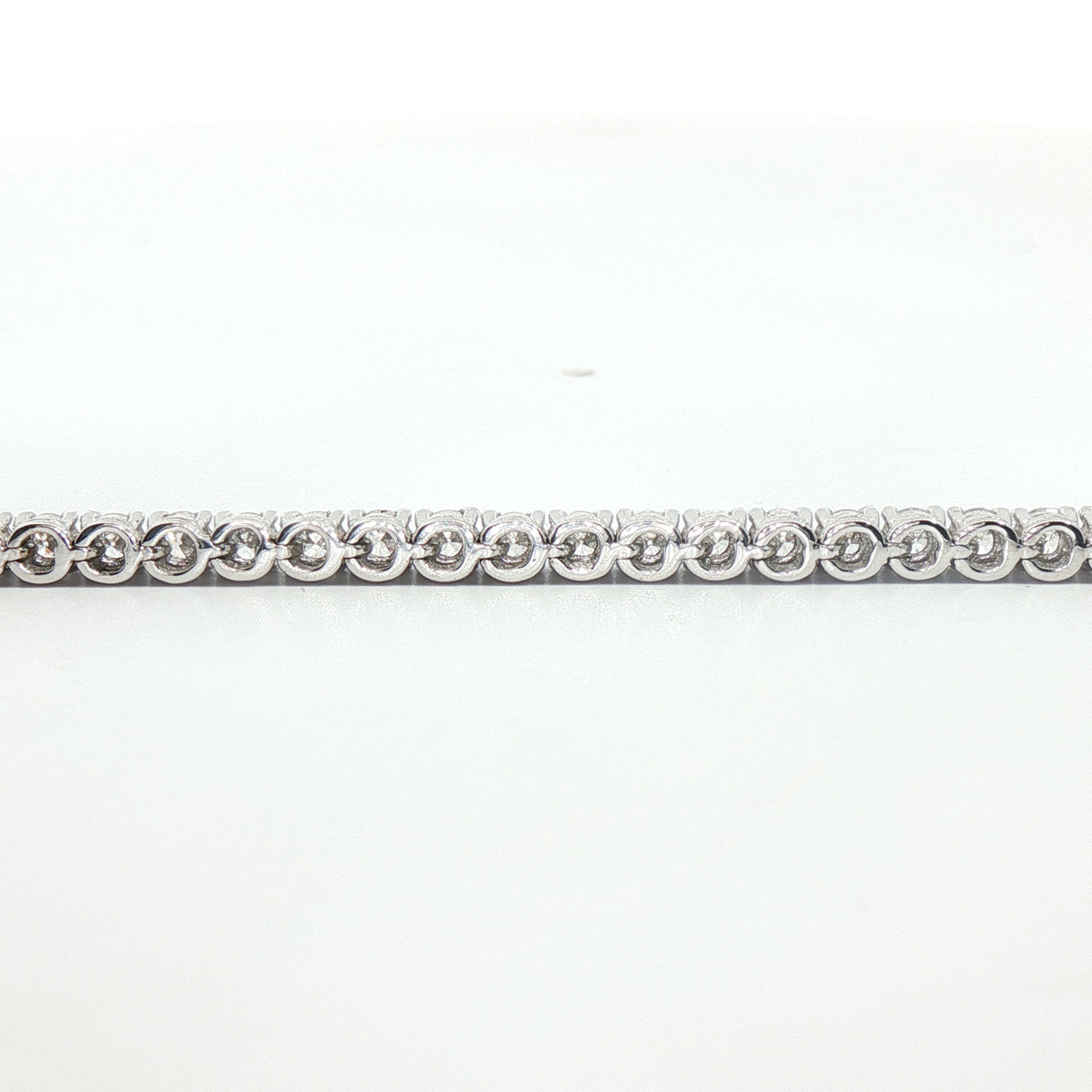 Bracciale tennis in oro bianco con diamanti Lab-Grown taglio brillante, 2,79 carati.