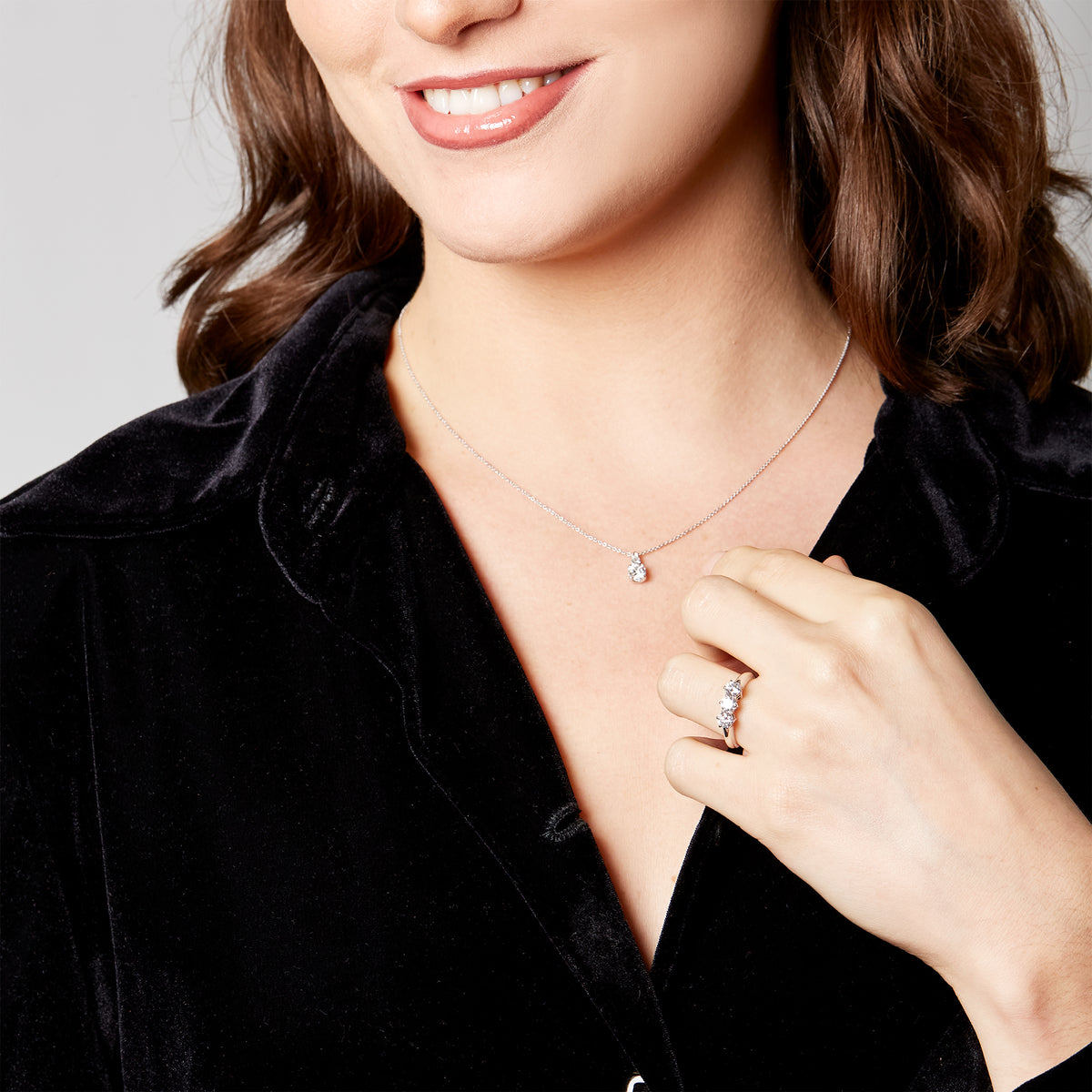 White gold trilogy with brilliant-cut lab-grown diamonds, 0.98 carats.