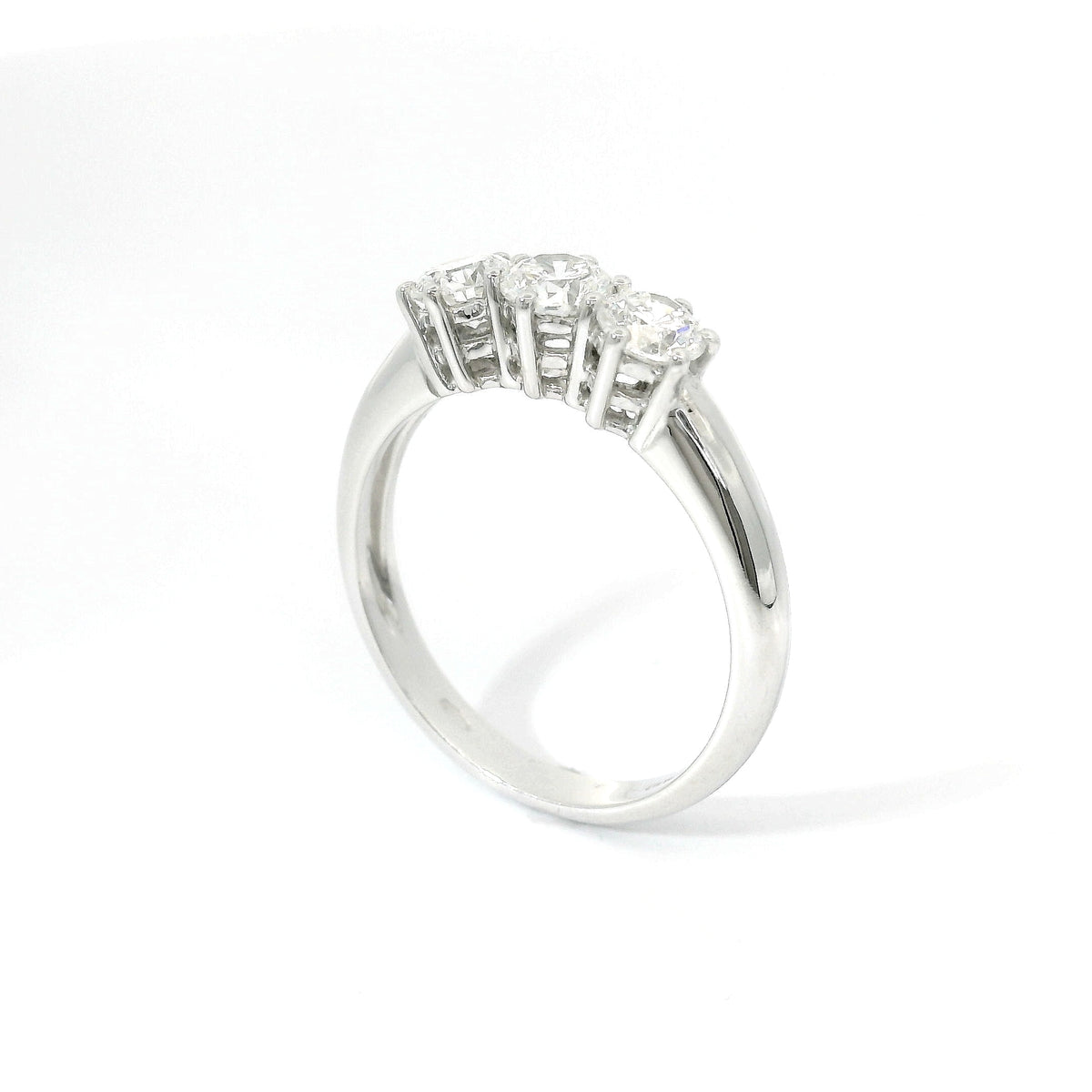 White gold trilogy with brilliant-cut lab-grown diamonds, 0.98 carats.