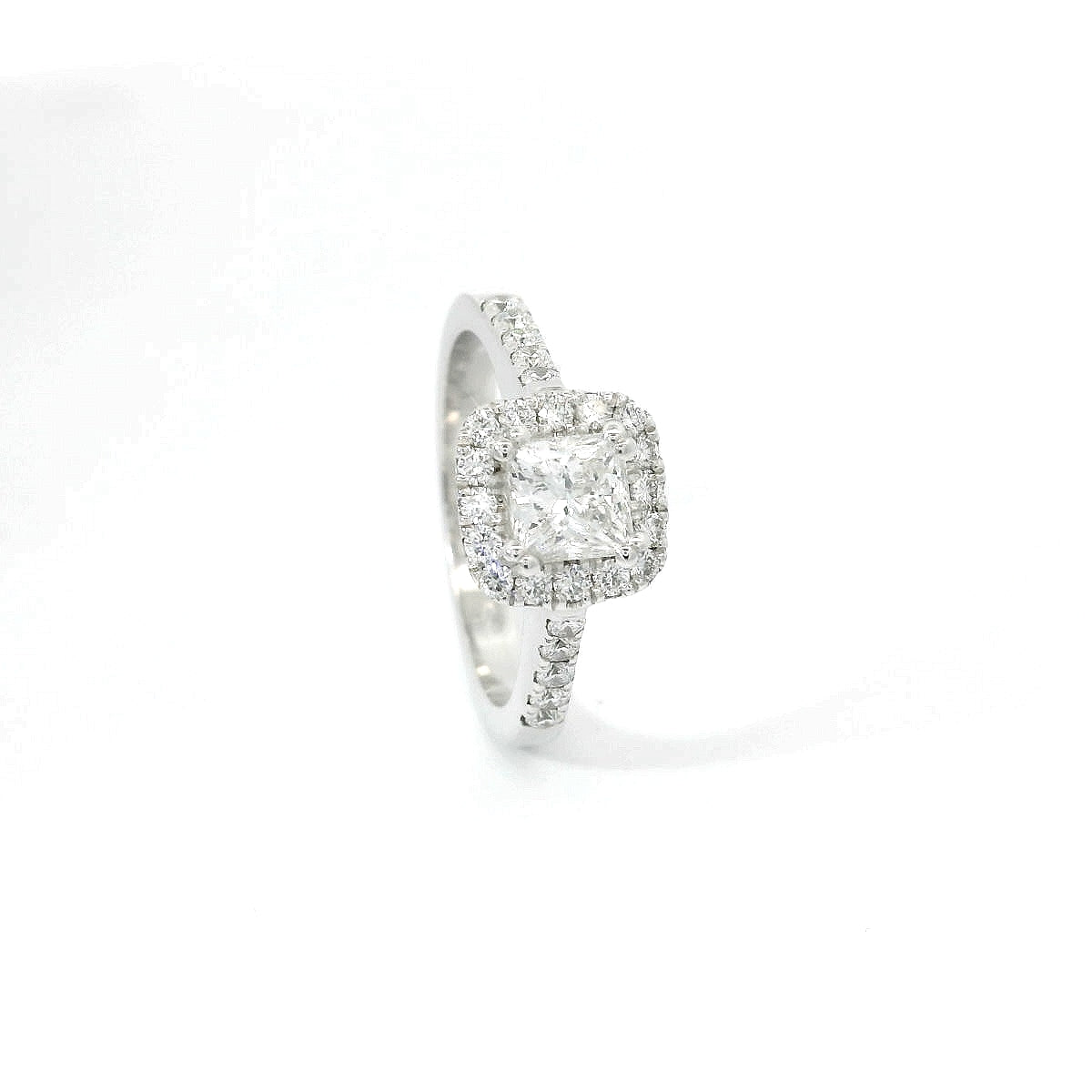 Anello Dreams in oro bianco con diamanti lab-grown taglio princess e brillante, 1,08 carati.