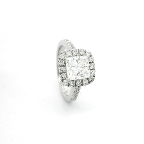 Anello dreams in oro bianco con diamanti lab-grown taglio princess e brillante, 2,52 carati.