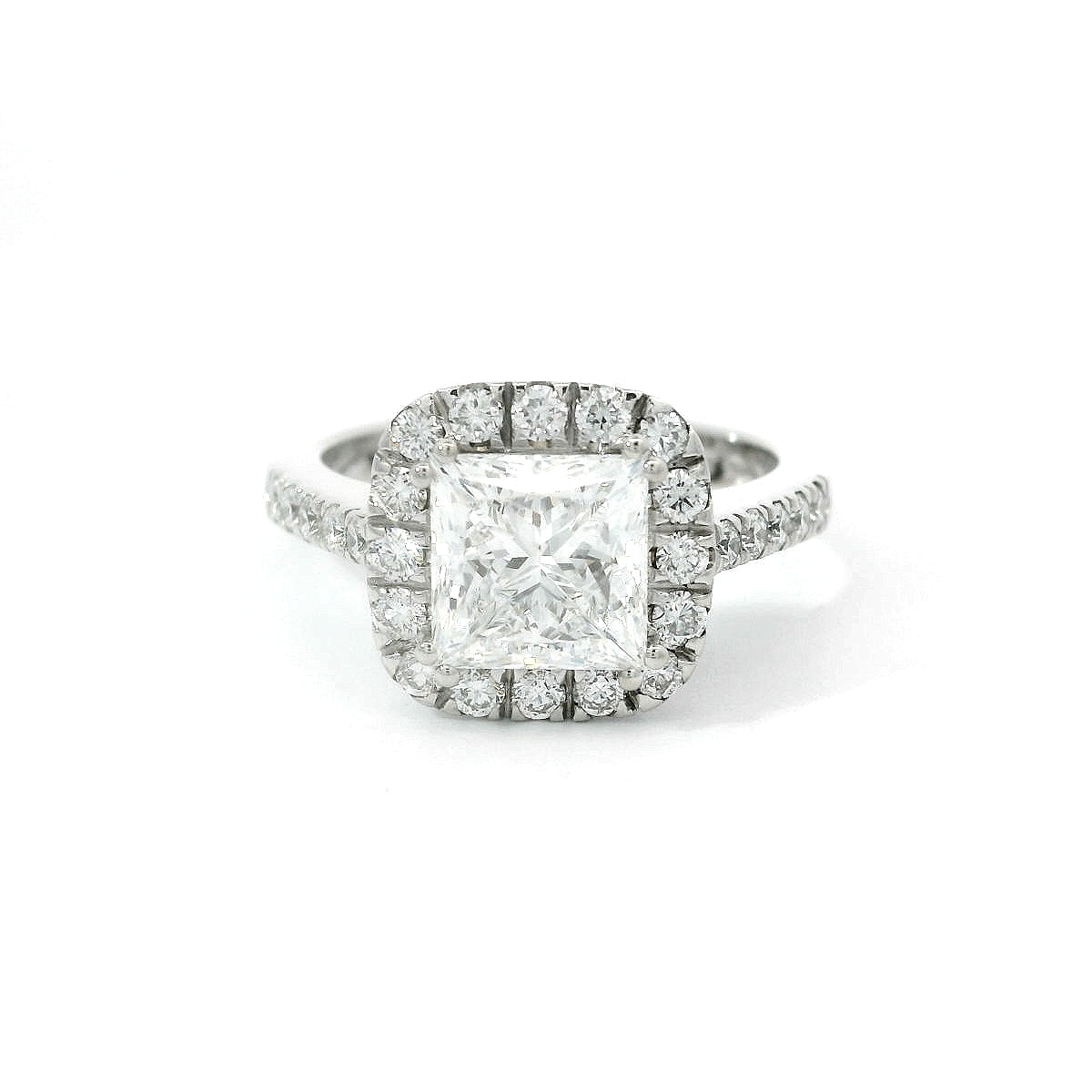 Anello dreams in oro bianco con diamanti lab-grown taglio princess e brillante, 2,52 carati.