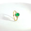 Anello in oro giallo con smeraldo Lab-Grown taglio ovale e diamanti Lab-Grown taglio ovale.