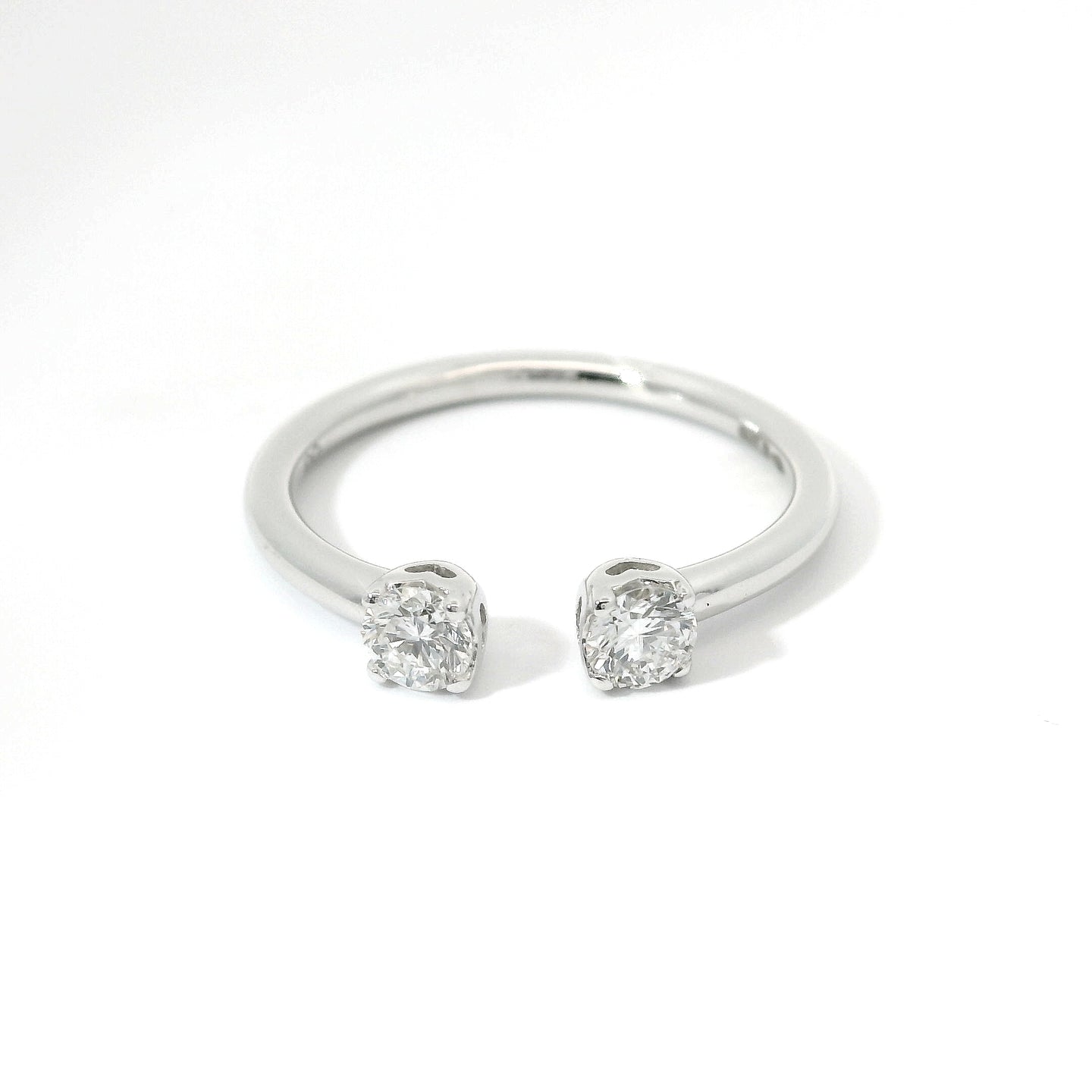 Bilogy aperto in oro bianco con diamanti lab-grown taglio brillante, 0,30 carati.