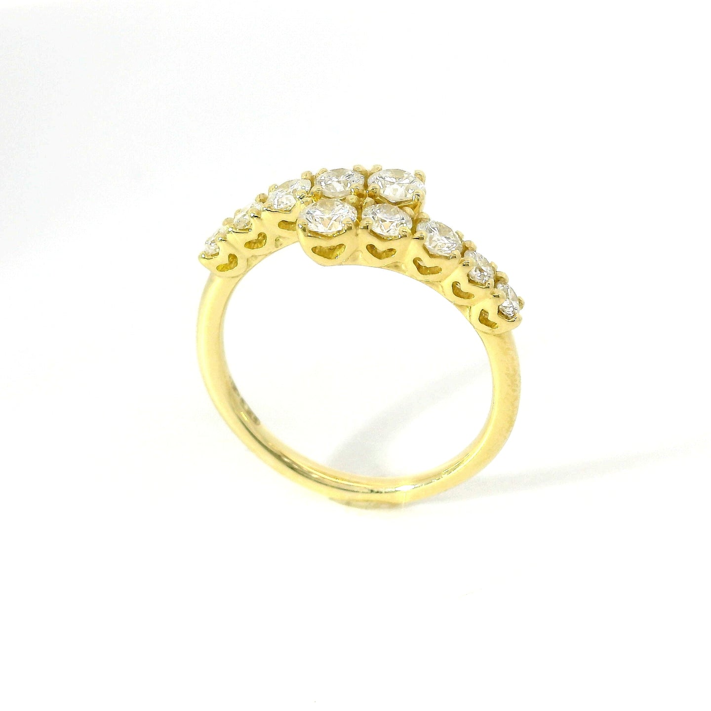 Anello a gradazione contrariè aperto in oro giallo diamanti lab-grown taglio brillante, 0,82 carati.