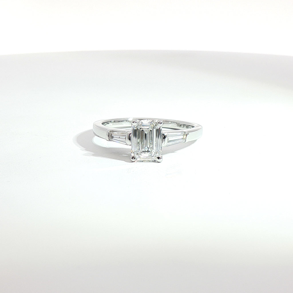 Anello Emerald Taper Wings