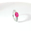 Anello in oro bianco con zaffiro rosa Lab-Grown  taglio ovale e diamanti Lab-Grown taglio brillante.