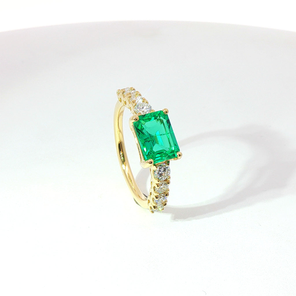 Anello Emerald Flow