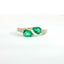 Anello Twin in oro giallo con smeraldi Lab-Grown taglio goccia e diamanti Lab-grown taglio brillante.
