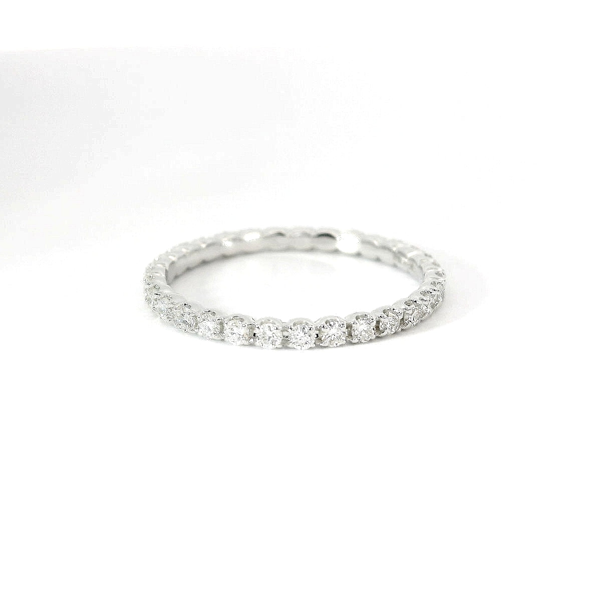 Eternity in oro bianco e diamanti lab-grown taglio brillante, 0,45 carati.