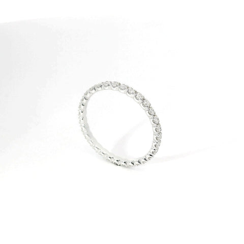 Eternity in oro bianco e diamanti lab-grown taglio brillante, 0,45 carati.