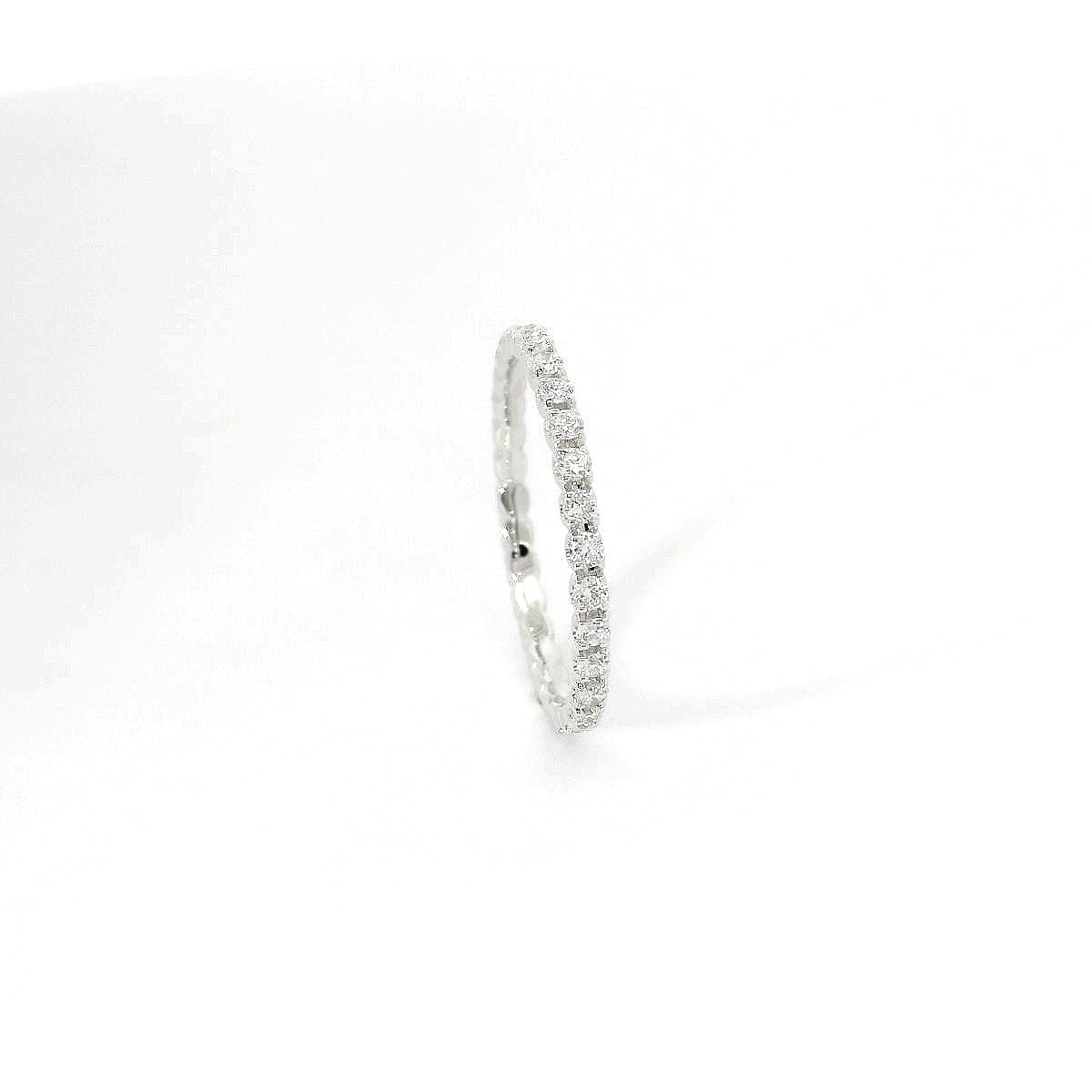 Eternity in oro bianco e diamanti lab-grown taglio brillante, 0,45 carati.