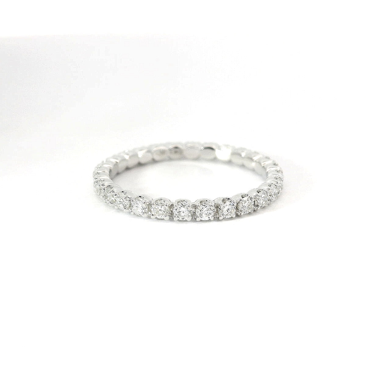 Eternity in oro bianco e diamanti lab-grown taglio brillante, 0,71 carati.