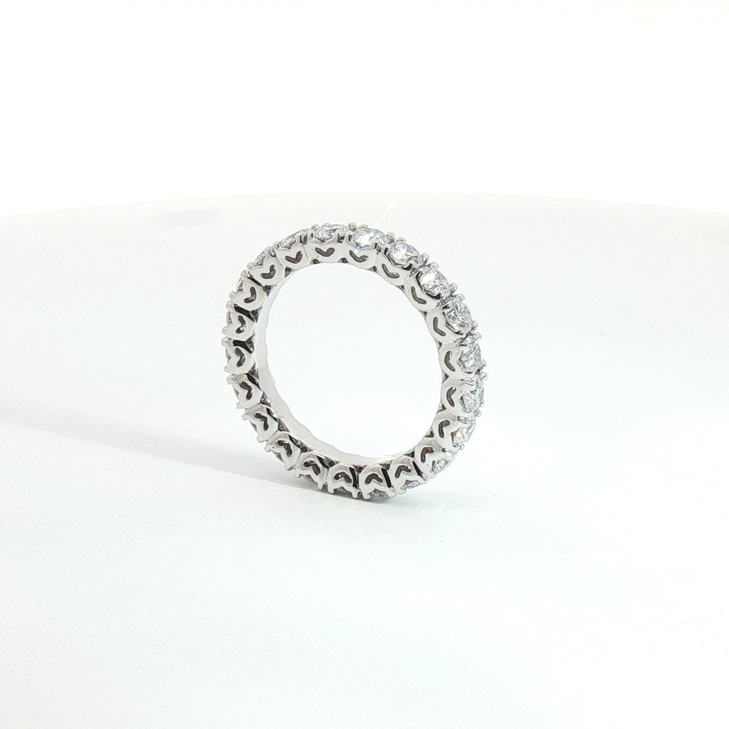 Eternity in oro bianco con diamanti Lab-Grown taglio brillante, 2,06 carati.