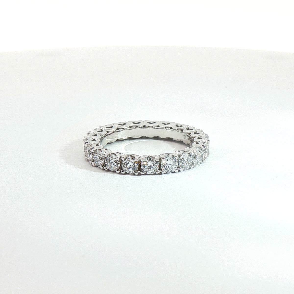 Eternity in oro bianco con diamanti Lab-Grown taglio brillante, 2,06 carati.
