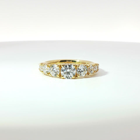 Fedina in oro giallo con diamanti Lab-Grown taglio brillante, 1,73 carati.