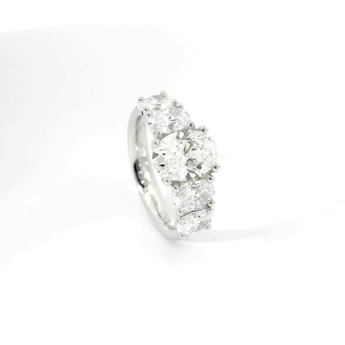 White gold gradation band ring with 5 oval-cut lab-grown diamonds, 3.20 carats.