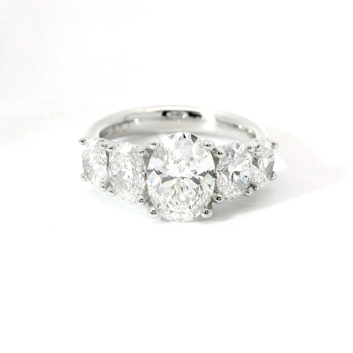 White gold gradation band ring with 5 oval-cut lab-grown diamonds, 3.20 carats.