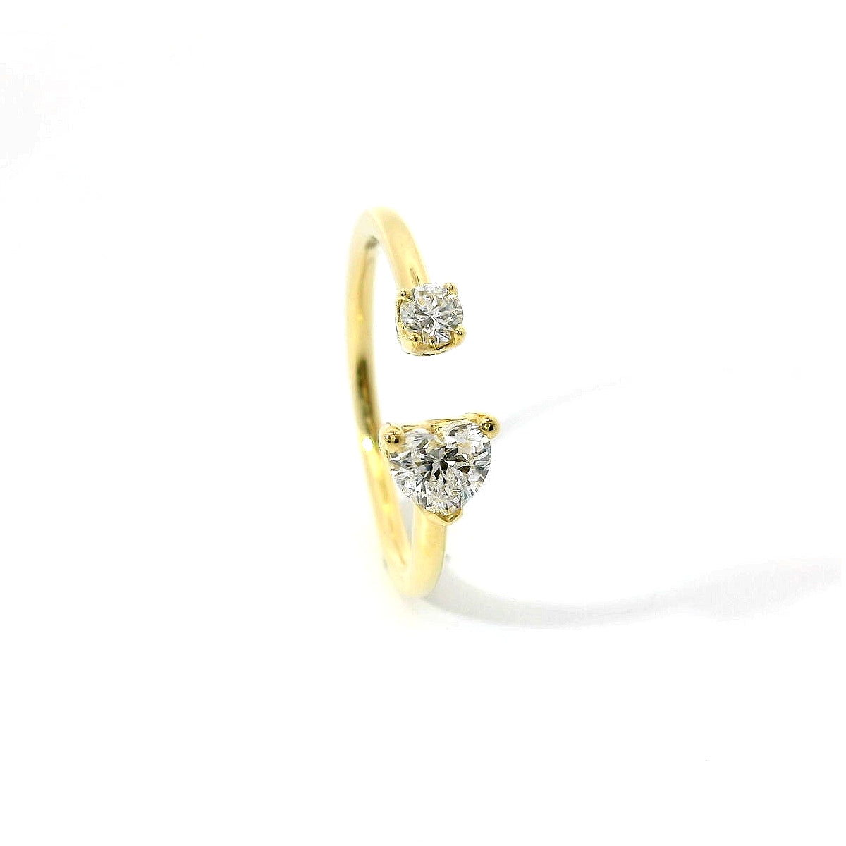 Bilogy aperto in oro giallo con diamanti lab-grown taglio cuore e billante, 0,39 carati.