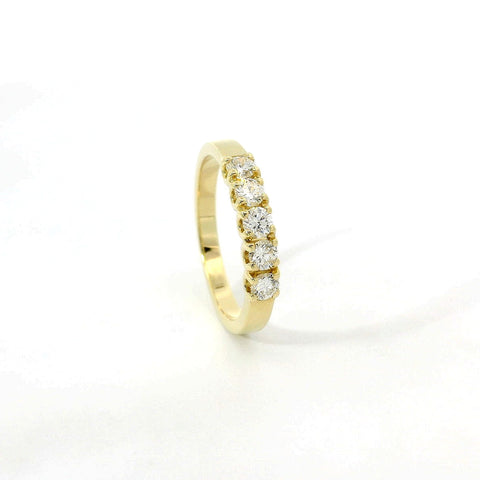 Fedina in oro giallo con 5 diamanti lab-grown taglio brillante, 0,47 carati.