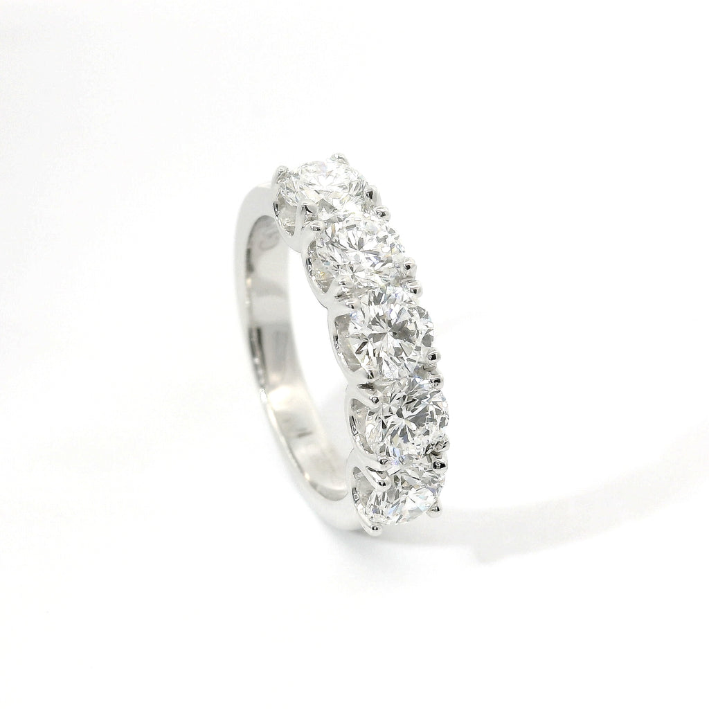 White gold band with 5 brilliant-cut lab-grown diamonds, 2.10 carats.
