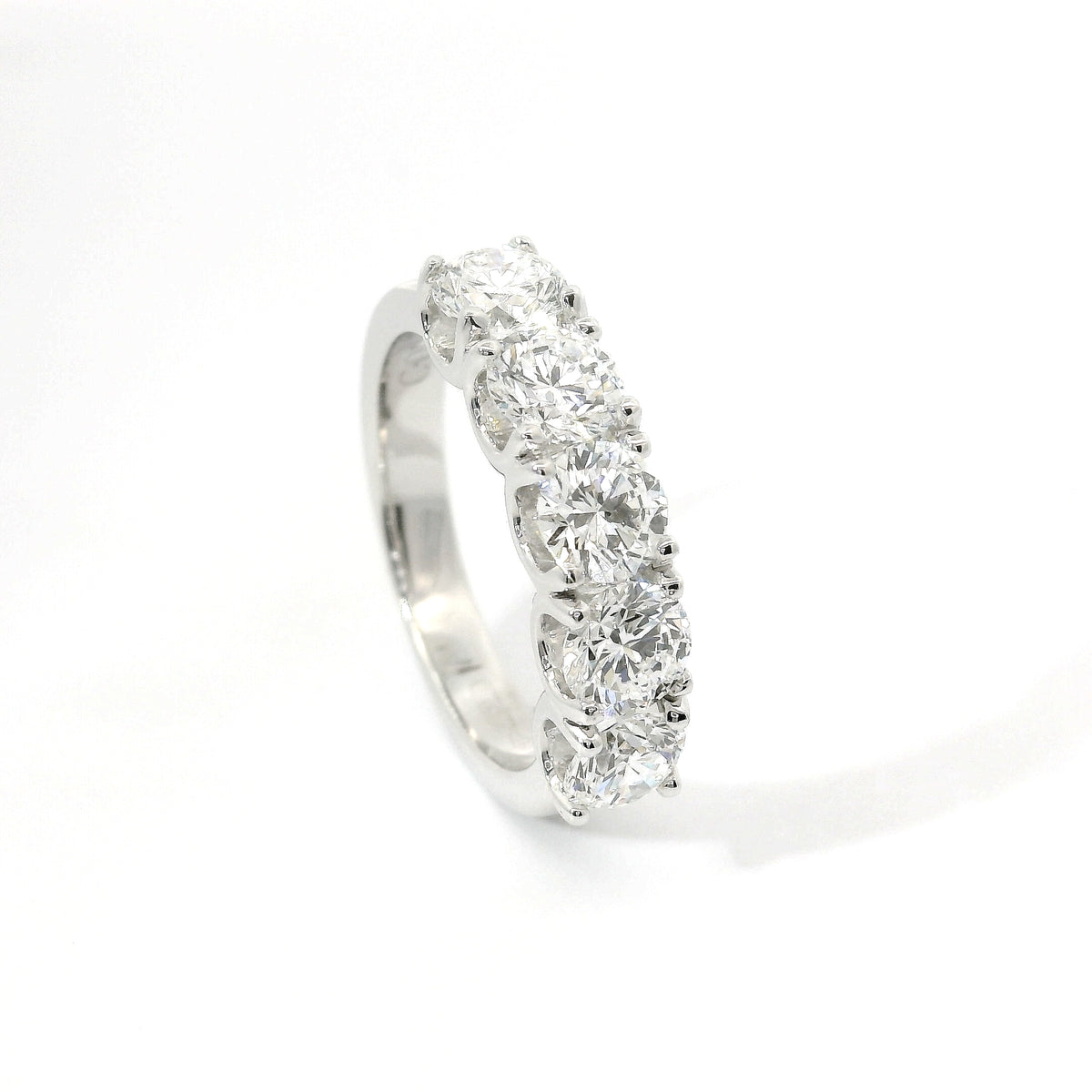 White gold band with 5 brilliant-cut lab-grown diamonds, 2.10 carats.