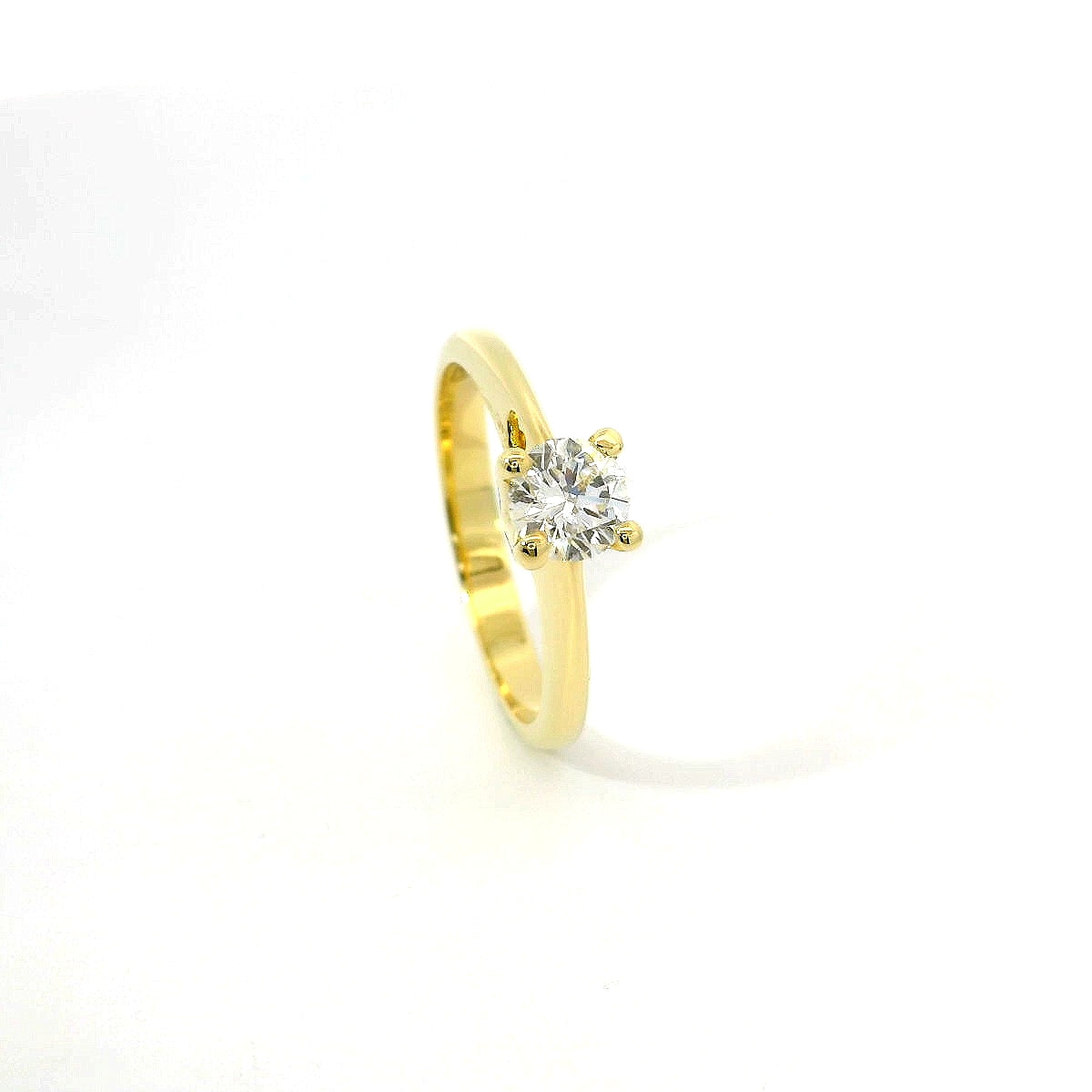 Solitario in oro giallo con diamante lab-grown taglio brillante, 0,50 carati.