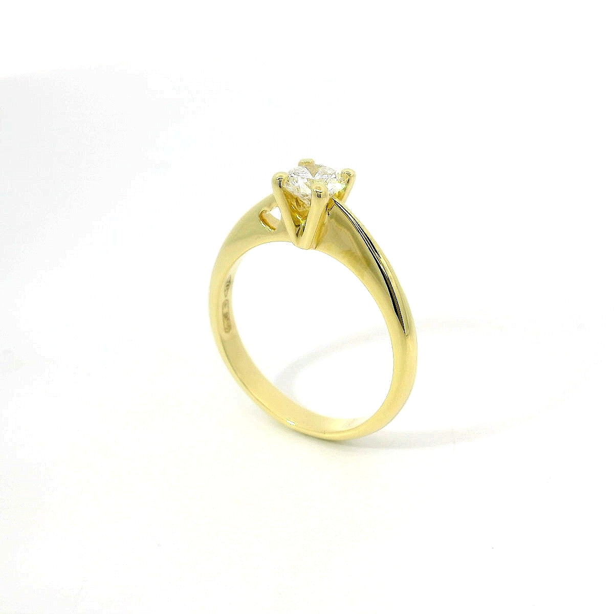 Solitario in oro giallo con diamante lab-grown taglio brillante, 0,50 carati.